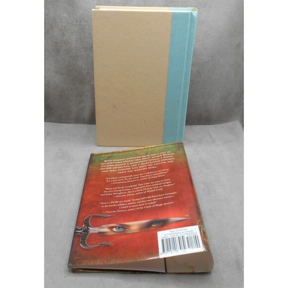 Graceling by Kristin Cashore Hardcover 2008 Harcourt Hardcover Very Good - Picture 3 of 7